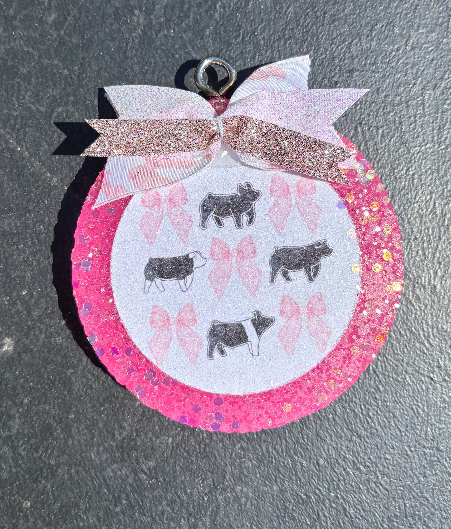 Bows & Pigs